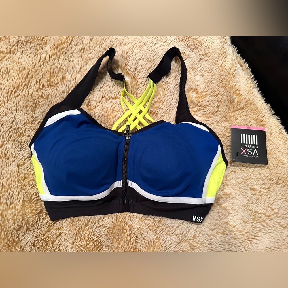 NWT Victoria’s Secret Knockout Front-Close Sport Bra 36C